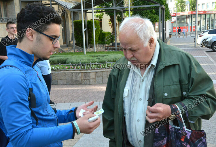 „Ден без автомобили“ в Хасково, кметът Станислав Дечев пристигна с електрически велосипед