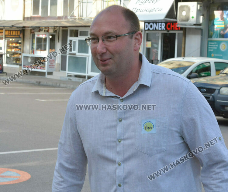 „Ден без автомобили“ в Хасково, кметът Станислав Дечев пристигна с електрически велосипед