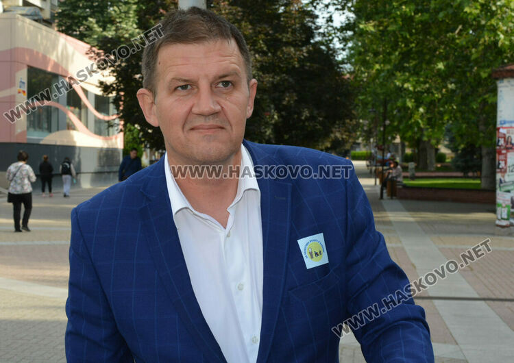 „Ден без автомобили“ в Хасково, кметът Станислав Дечев пристигна с електрически велосипед