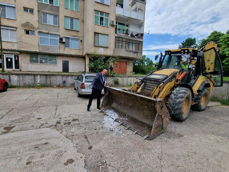 Стартира ремонтът на 16 улици в кв. „Възрожденци“в Кърджали