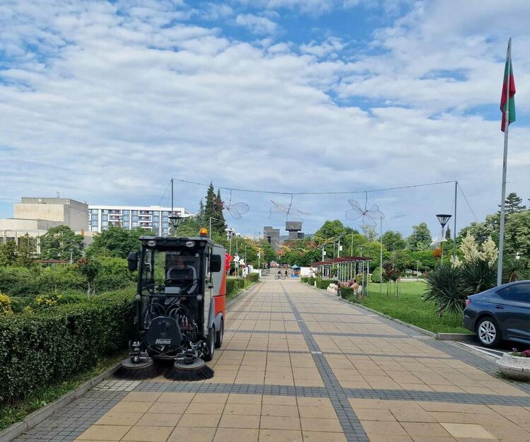 Новата метачна машина, закупена от Общината, вече е по улиците на Кърджали