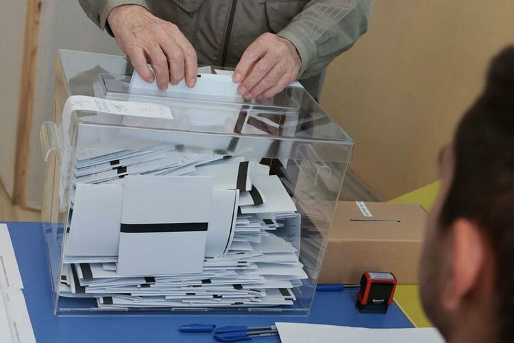 Започнаха обученията на секционните избирателни комисии в Пернишко