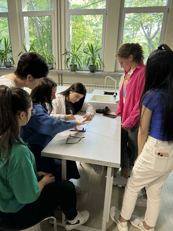 Пътешественици от Езиковата гимназия с виртуално пътуване през световете