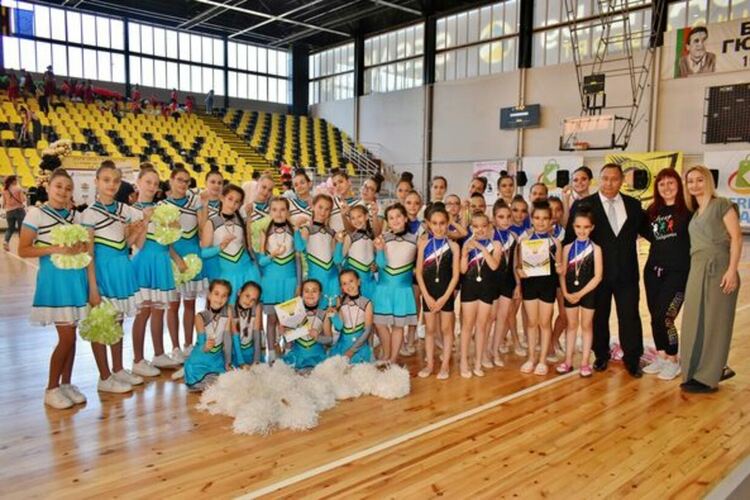 С голям успех преминаха Държавният турнир по чирлидинг за „Купа Перник“