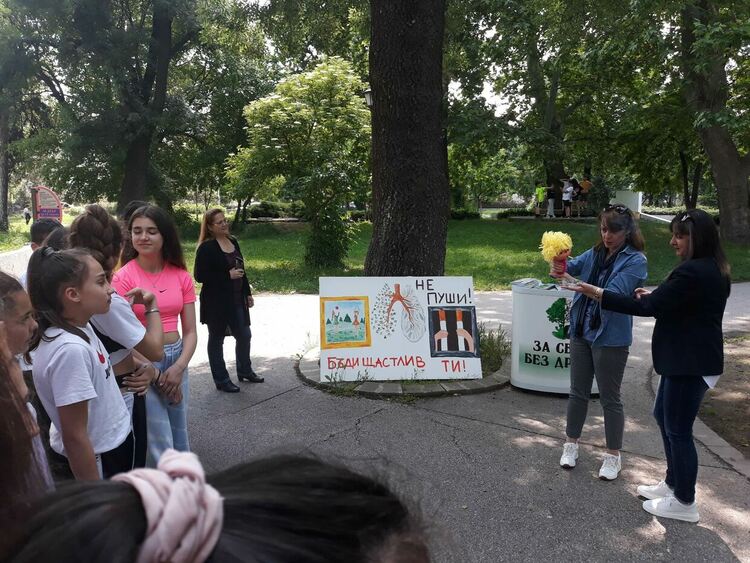 Рисунка върху тениска с послание срещу тютюнопушенето в Хасково 