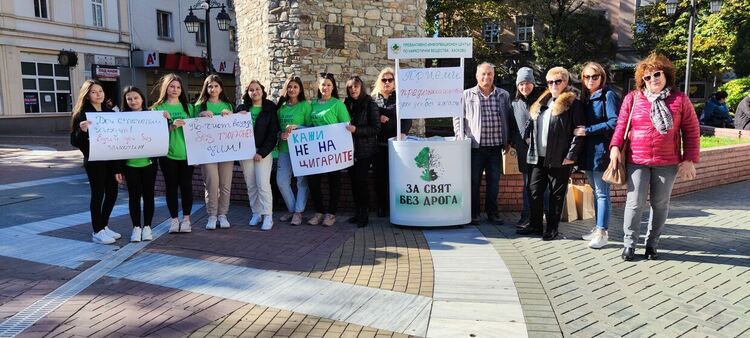 Рисунка върху тениска с послание срещу тютюнопушенето в Хасково 
