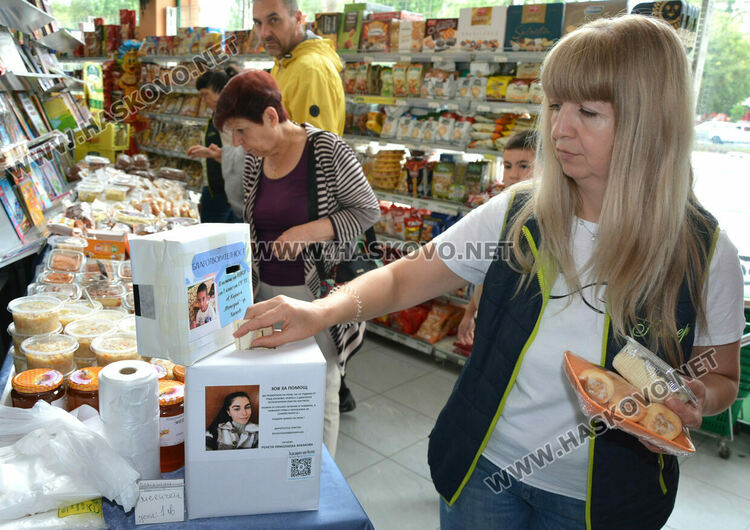 Магазин в Хасково и фирми с базар в подкрепа на Рени и Ники, пострадал при пожар в дома си