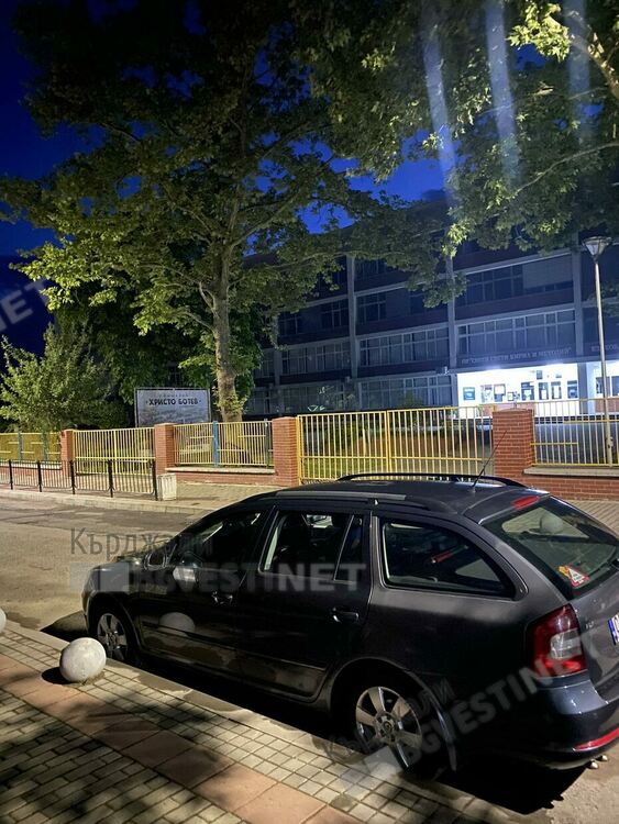 Оправиха осветлението пред Езиковата гимназия по молба на ученичка