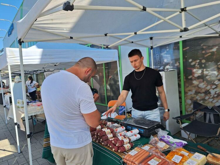 Заповядайте на фермерски пазар пред спортната зала в Димитровград