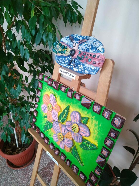 Изложба с художествена керамика откриха ученици 