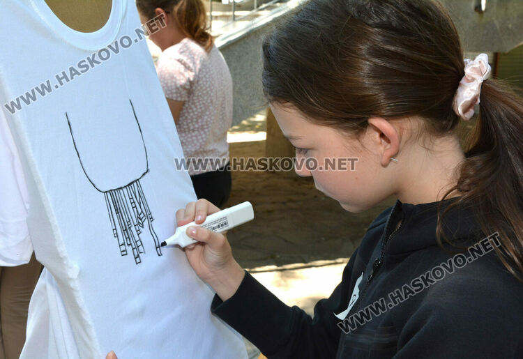 Ученици отправиха послания срещу тютюнопушенето в творчески конкурс 