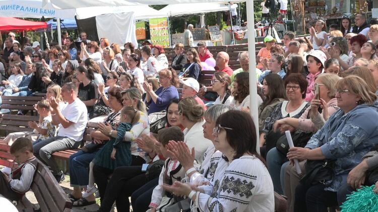 Изпълнители от осем държави участват на етнофестивала в Минерални бани