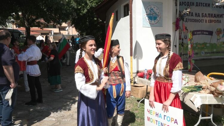 Изпълнители от осем държави участват на етнофестивала в Минерални бани
