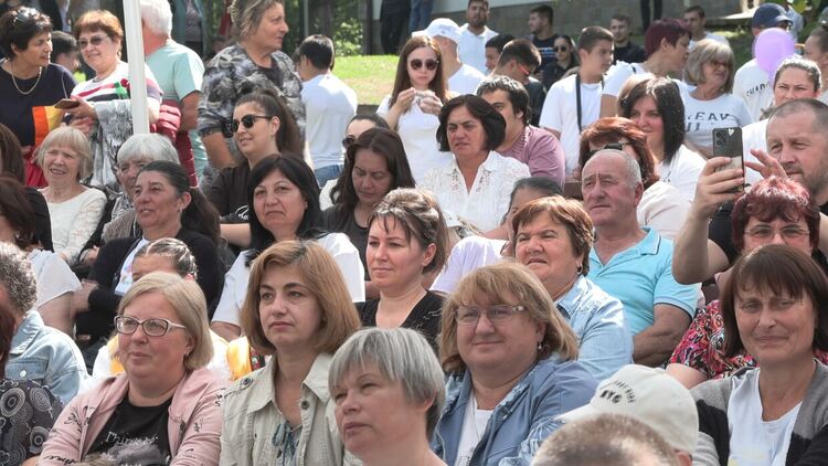 Изпълнители от осем държави участват на етнофестивала в Минерални бани