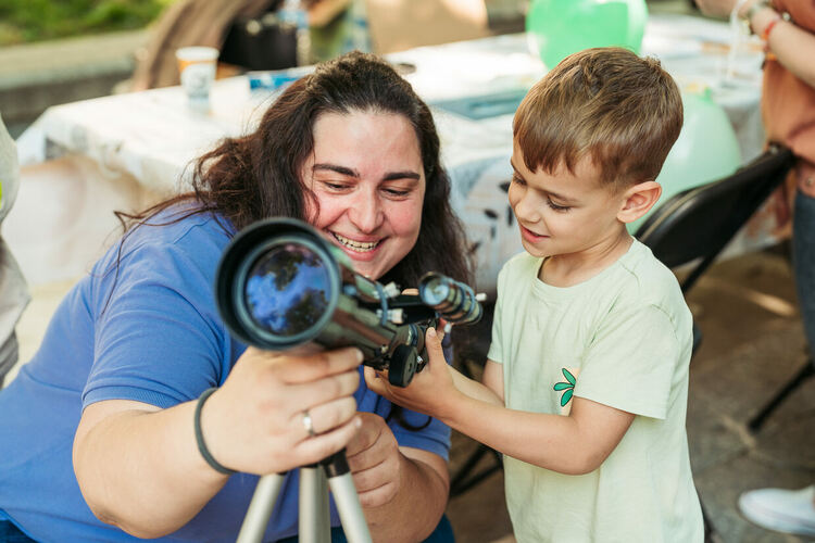 Хиляди деца изпълниха Централната градска алея на 1 юни