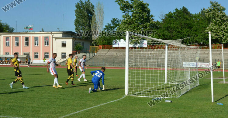 „Саяна Хасково“ завърши сезона с победа над „Ботев II“