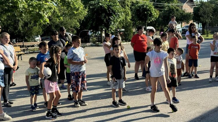 В село Клокотница честваха Деня на детето с много игри и химически експерименти