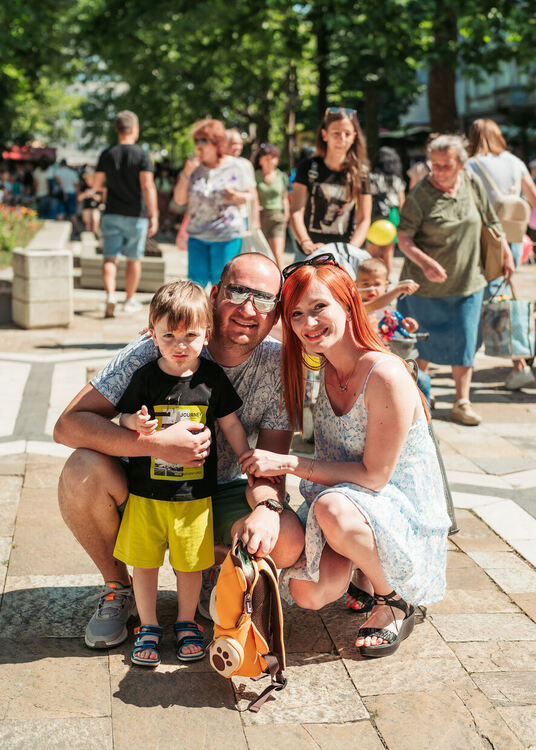 Хиляди деца изпълниха Централната градска алея на 1 юни