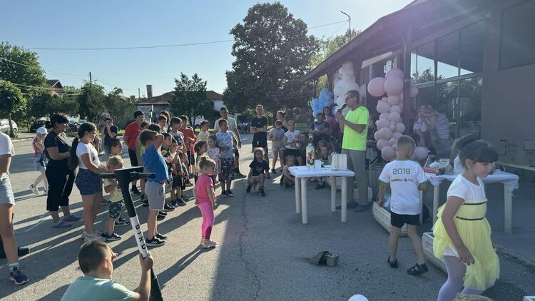 В село Клокотница честваха Деня на детето с много игри и химически експерименти