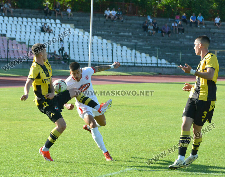 „Саяна Хасково“ завърши сезона с победа над „Ботев II“