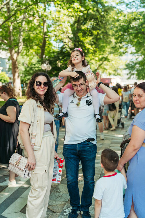 Хиляди деца изпълниха Централната градска алея на 1 юни