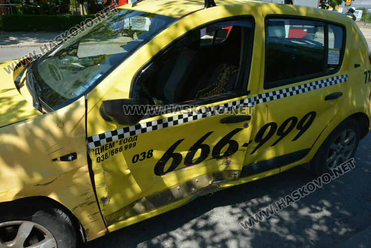 Млад шофьор причини катастрофа в Хасково