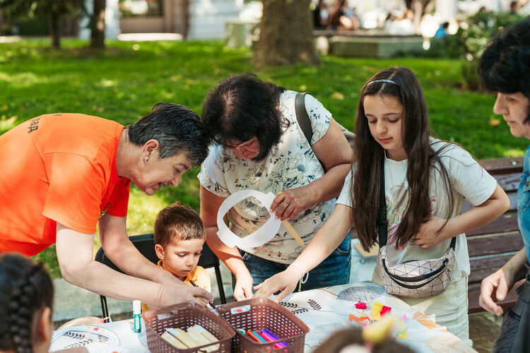 Хиляди деца изпълниха Централната градска алея на 1 юни