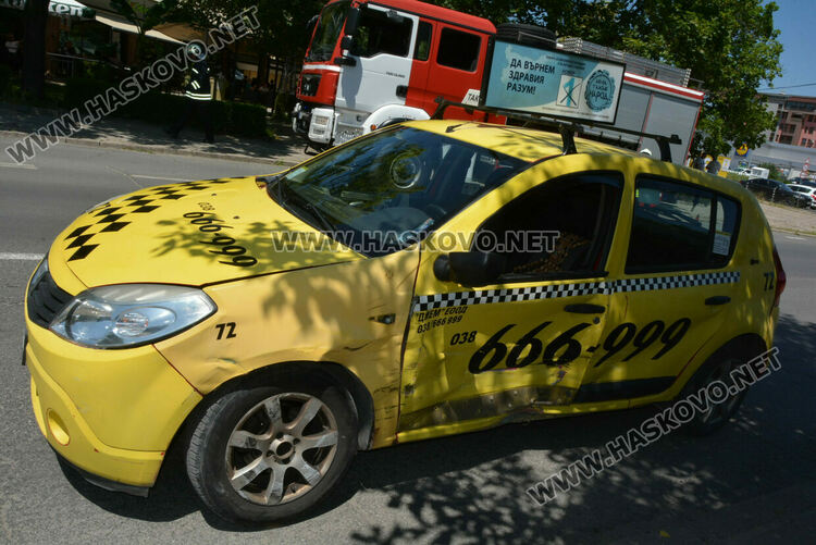 Млад шофьор причини катастрофа в Хасково