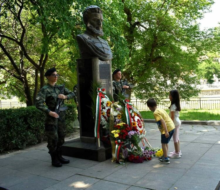 Асеновград се поклони пред паметта на Христо Ботев