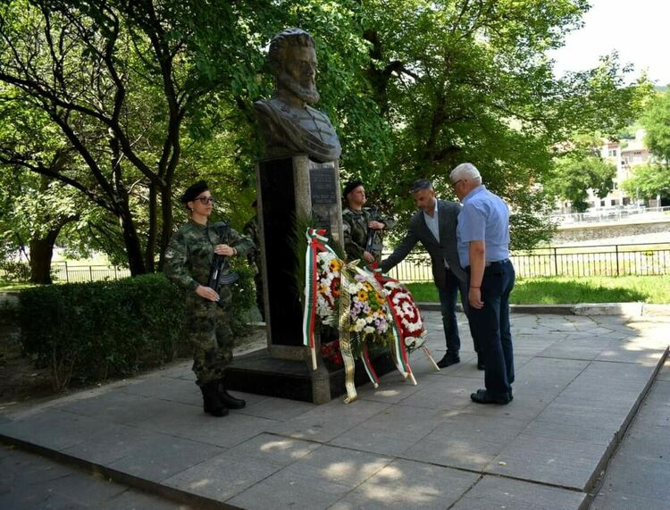 Асеновград се поклони пред паметта на Христо Ботев