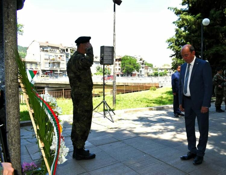 Асеновград се поклони пред паметта на Христо Ботев