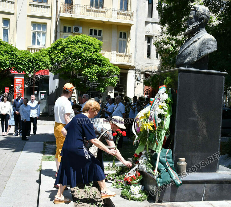 В Хасково почетоха Христо Ботев и загиналите за свободата и независимостта на България