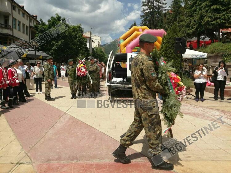 Смолян се поклони пред Ботев и героите, загинали за свободата /галерия/