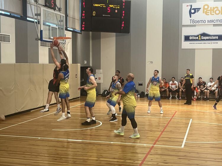 “Шоутайм Б” стана шампион на баскетболната Б група