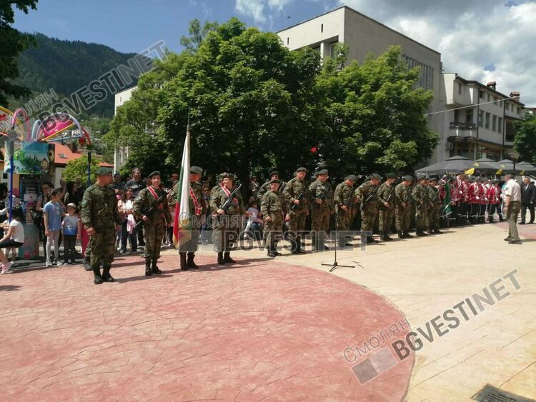 Смолян се поклони пред Ботев и героите, загинали за свободата /галерия/