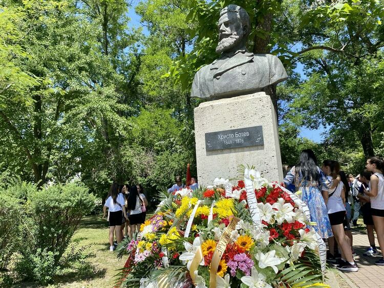 Димитровград почете Христо Ботев и геройски загиналите за свободата на България