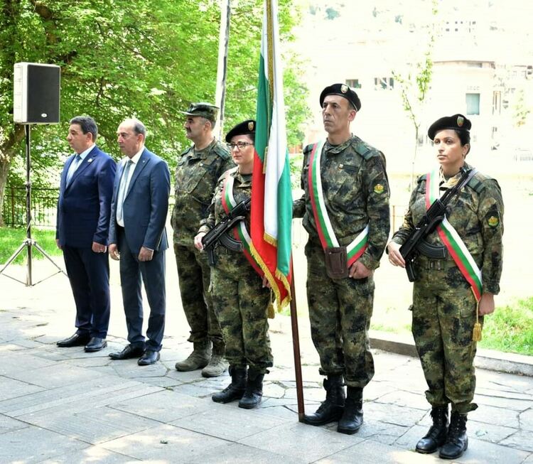 Асеновград се поклони пред паметта на Христо Ботев