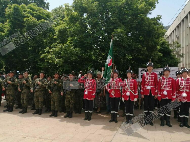 Смолян се поклони пред Ботев и героите, загинали за свободата /галерия/