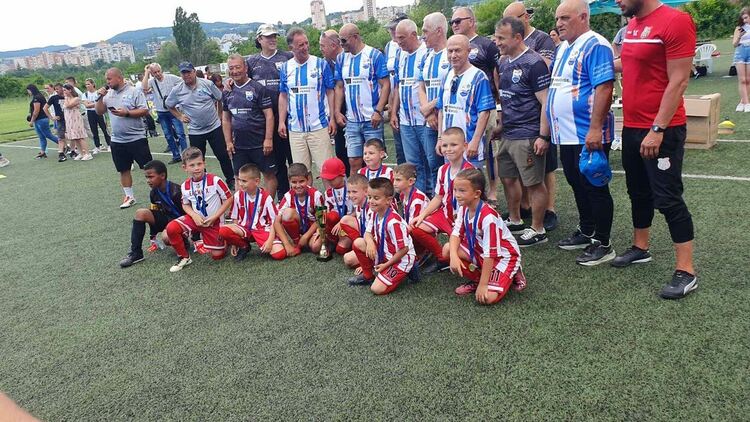 Младите таланти на ФК „Хасково“ с две призови места на турнир в Кърджали