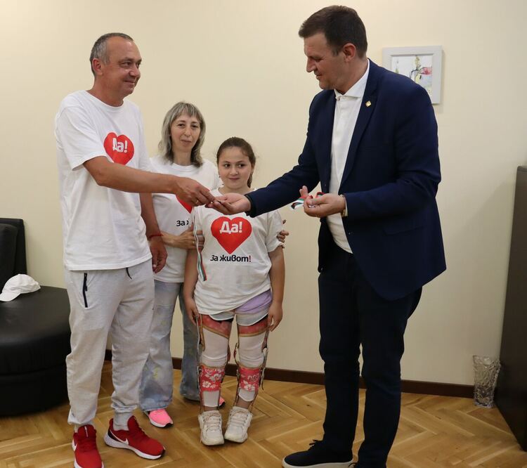 Христо Трендафилов подари на Хасково медалите си от Националните спортни игри за трансплантирани 