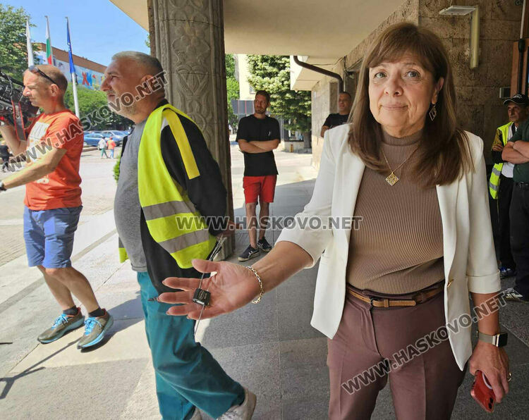 В Хасково пристигнаха бюлетините за изборите 2в1 на 9 юни 2024 г. 