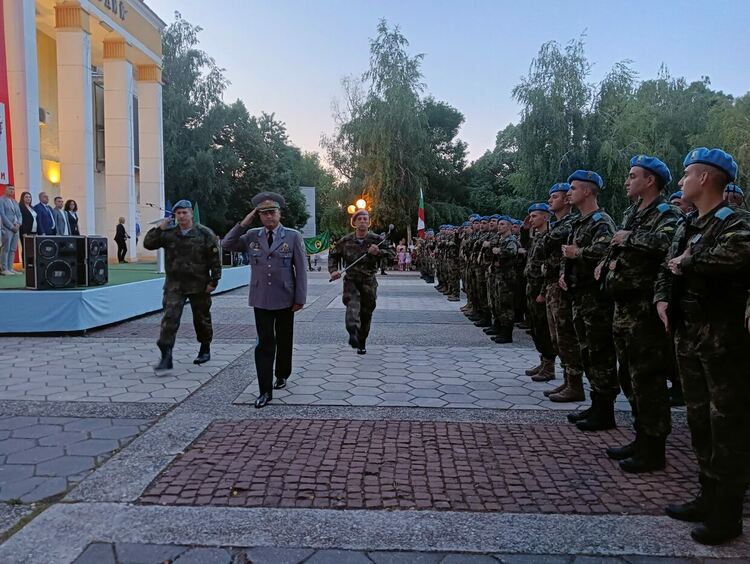 Със заря-проверка в Първомай се поклониха пред подвига на Ботев