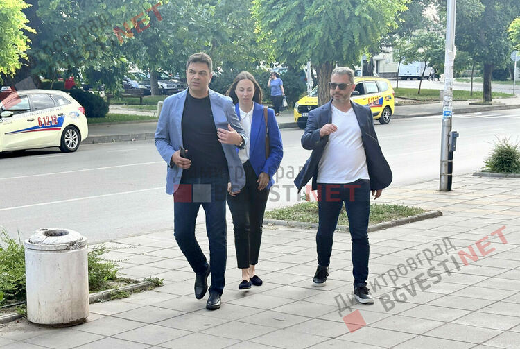 Симпатизанти на ГЕРБ изпълниха театъра в Димитровград 