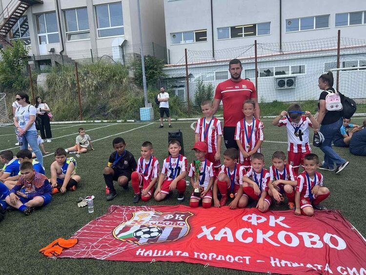 Младите таланти на ФК „Хасково“ с две призови места на турнир в Кърджали
