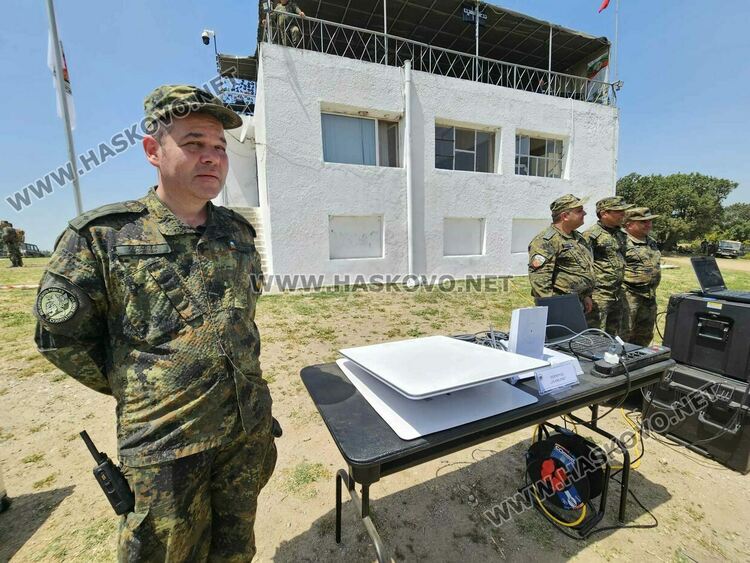 Демонстрираха ракетната система за залпов огън „Himars“ на полигон „Корен“