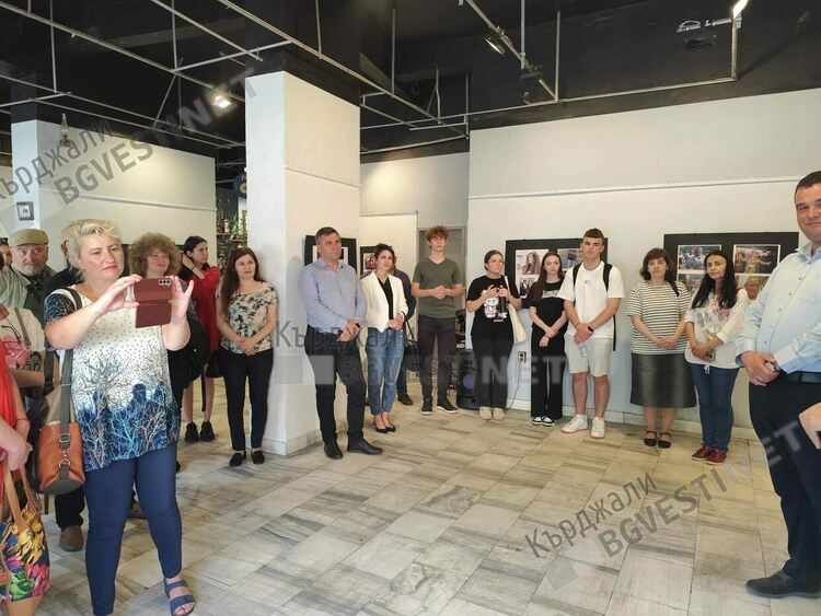 В Кърджали бе открита авторската изложба на Георги Кулов „Етнопалитра – лицата на балканския фолклор“