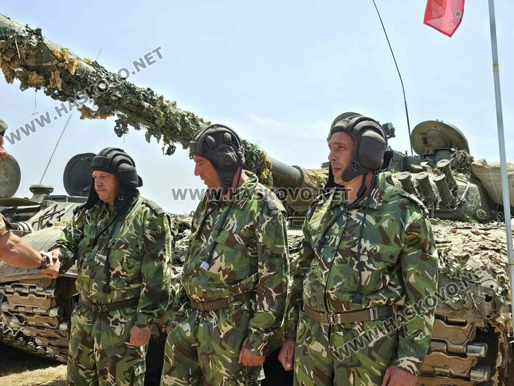 Демонстрираха ракетната система за залпов огън „Himars“ на полигон „Корен“