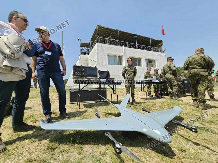 Демонстрираха ракетната система за залпов огън „Himars“ на полигон „Корен“