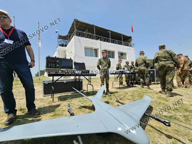 Демонстрираха ракетната система за залпов огън „Himars“ на полигон „Корен“