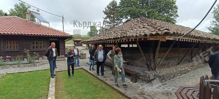 Цвета Караянчева посети Джамията на седемте девойки до Подкова